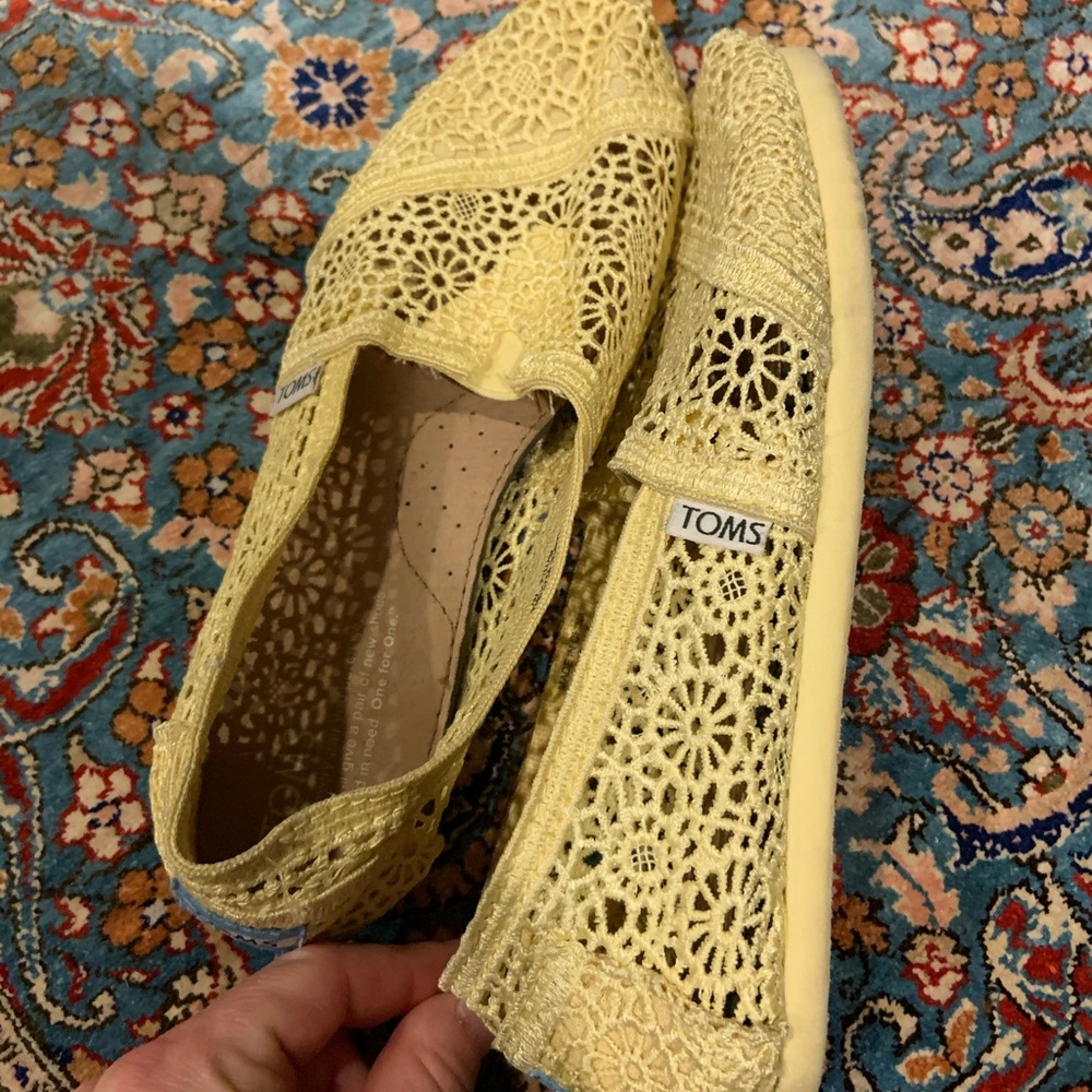 Toms crochet flats in yellow